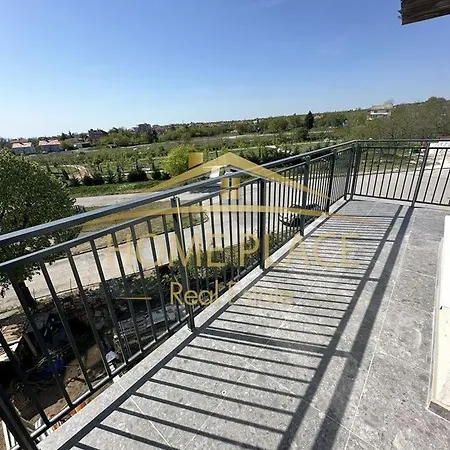 Victoria Apartment *